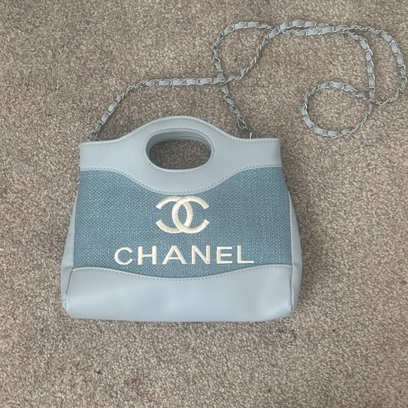 CHANEL Handbags - CC crossbody bag